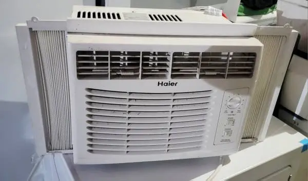 AC UNIT AIR CONDITION AIR CONDITIONER WINDOW 5000 BTU EXCELLENT CONDIT