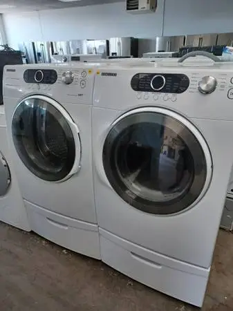 Samsung Front - load Washer & Electric Dryer set whit pedestals