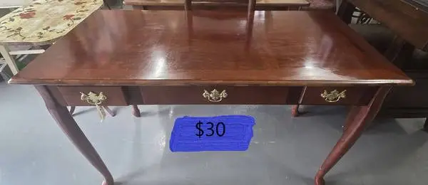 Writing table