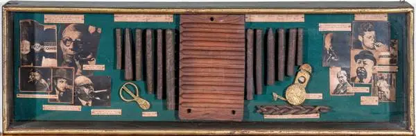 Vintage Felipe Gregorio Cigar Collectors Glass Front Display Case