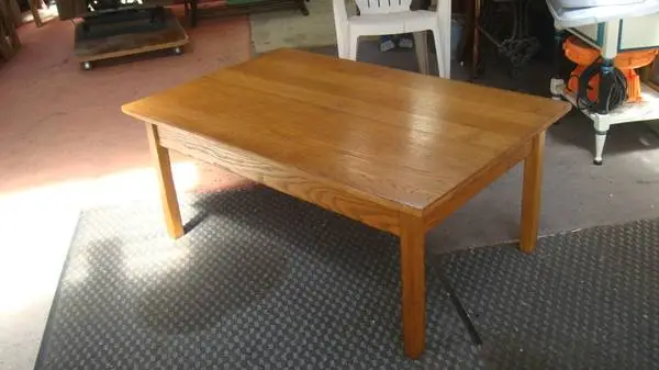Solid oak coffee table very sturdy size is 4 by 30 top 20 tall