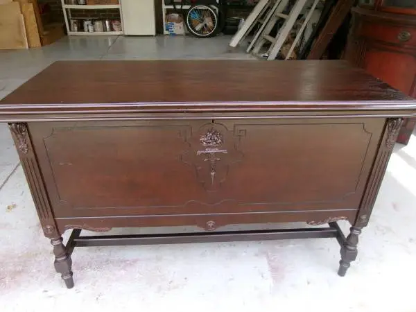 REFINISHED LIKE NEW 1900S CALVALIER CEDAR CHEST W/CHARACTER (PIC)