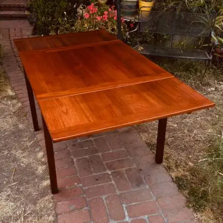 Vintage Gorgeous Danish Modern MCM teak exp Dining Table w leaves