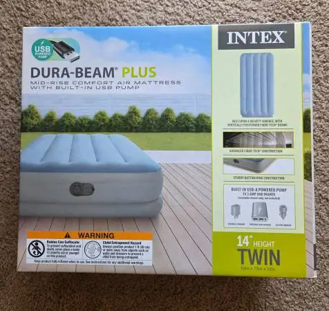 Air Mattress, Twin w/t Built-In USB Pump, INTEX! Excellent Shape! NEW!