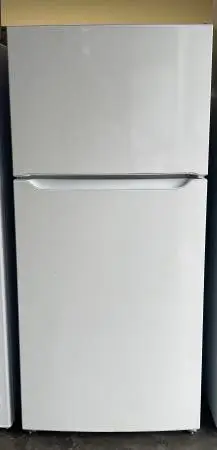BARLEY USED APT SIZE REFRIGERATOR