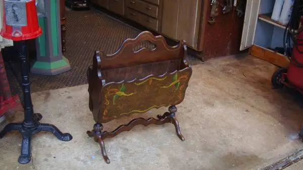 vintage 2 sided magazine rack with hand painted birds