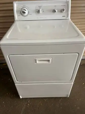 Kenmore King-size Super capacity gas dryer. It’s in very good