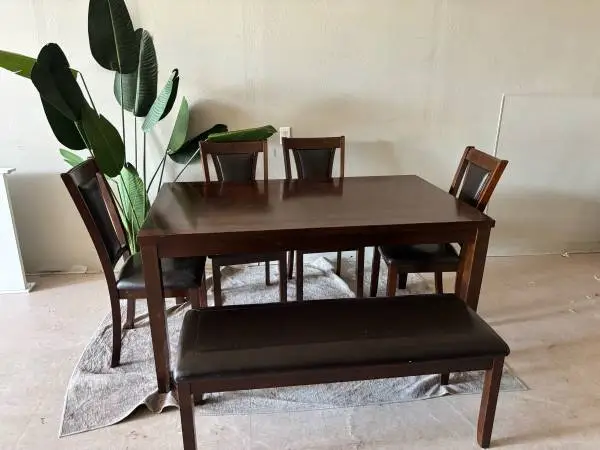 DNING TABLE AND 4 CHAIRS WITH BENCH
