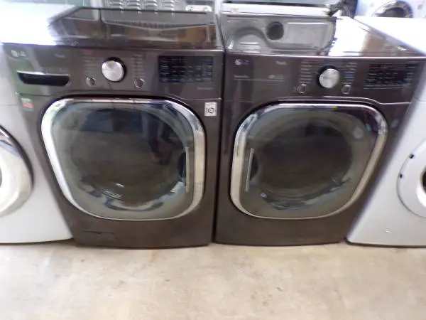 Black 2021 LG washer and dryer w/steam