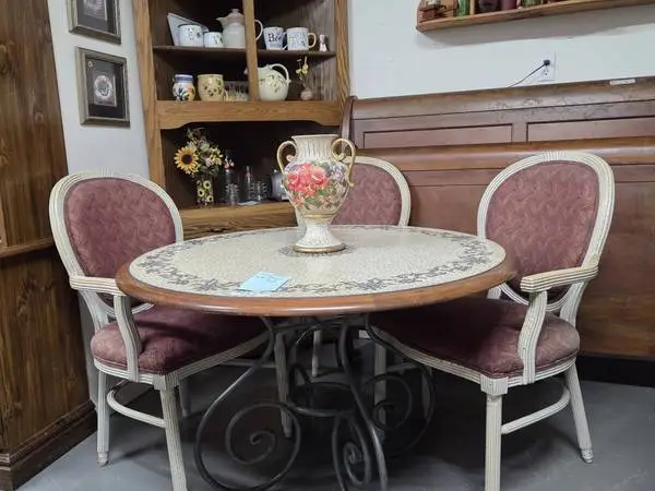 Round Dining Table & Three Chairs