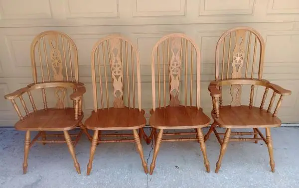 Matching Set of 4 Solid Wood Dining Room Chairs