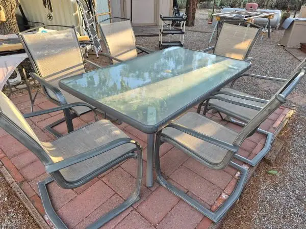 7-Piece PATIO SET  / Excellent Condition