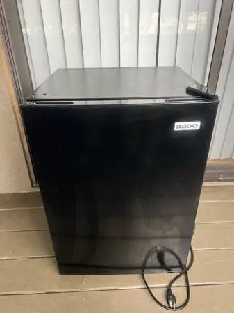Igloo Mini Refrigerator