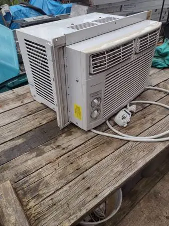 6000 BTU Frigidaire air conditioner