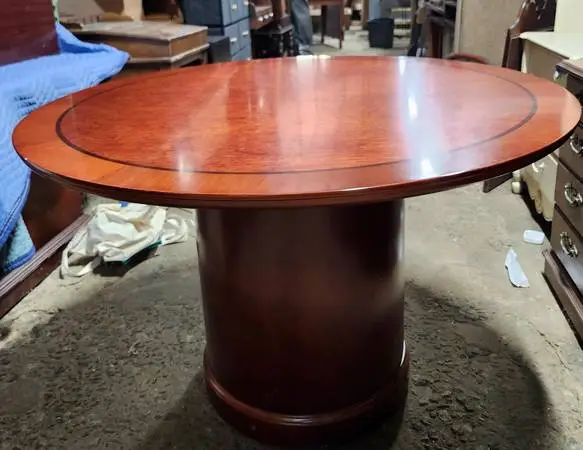 Round Pedestal Conference Table