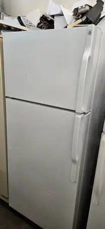 G.E 17 CU.FT REFRIGERATOR 3 MONTHS WARRANTY N LOCAL DELIVERY