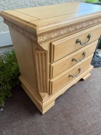 Small dresser/Night stand