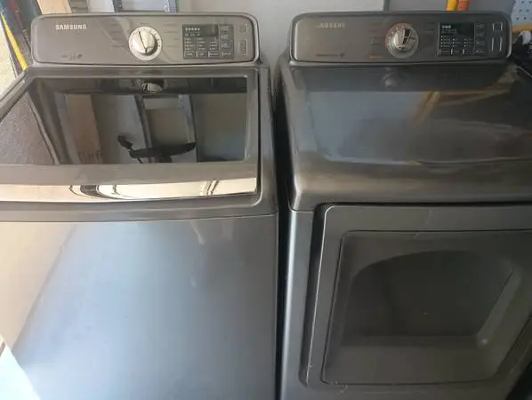 Top of the line SAMSUNG washer GAS dryer, working great
