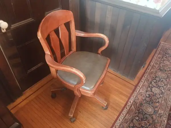 Bankers chair Bassett swiveling