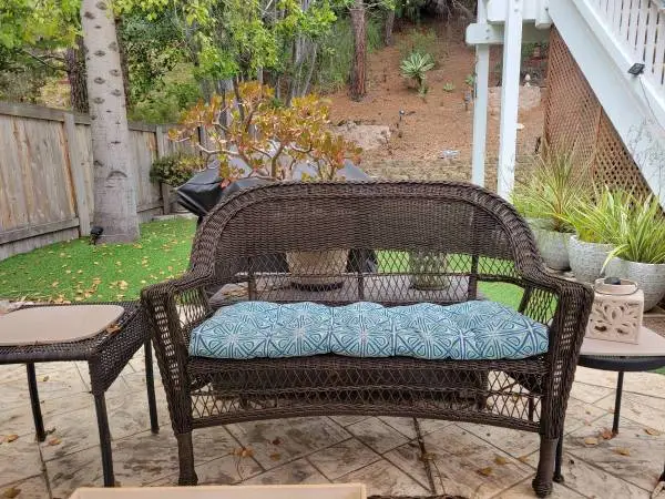 wicker - love seat - brown - good condition