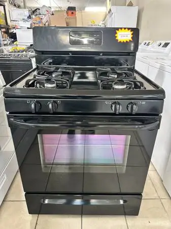 Frigidaire Black gas range stove (BLACK)LIKE NEW W/ WARRANTY!!