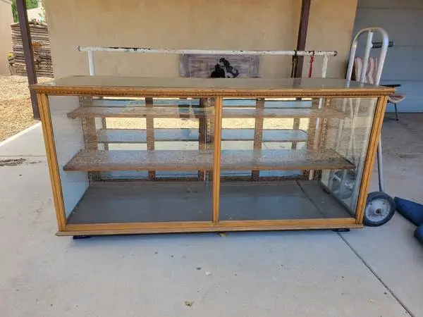 DISPLAY CASE OR CHINA CABINET