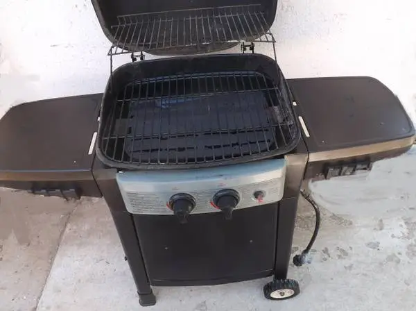 Uniflame BBQ Gas Grill with Propane tank