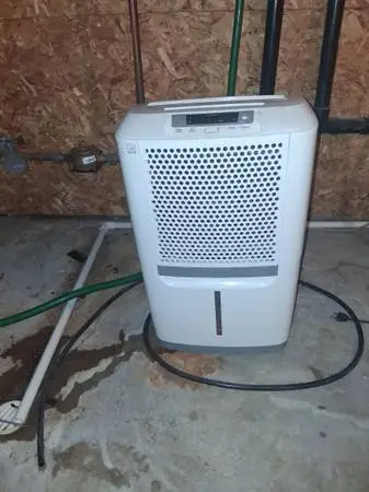 FRIGIDAIRE 50 PINT DEHUMIDIFIER