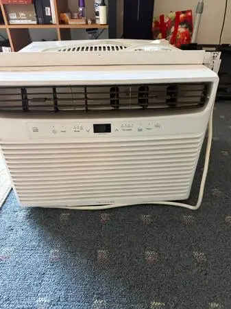 Frigidaire AC 12000-BTU Large Room Window Air Conditioner, W/remote
