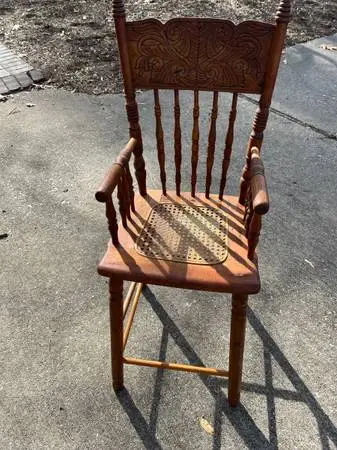 VINTAGE HIGH CHAIR
