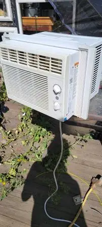 Window air conditioner