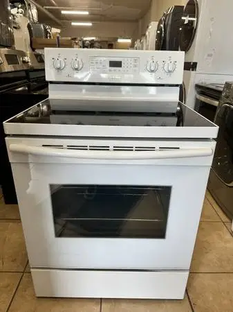 Samsung Glass-top Burners (WHITE) Electric stove LIKE NEW W/ WARRANTY!