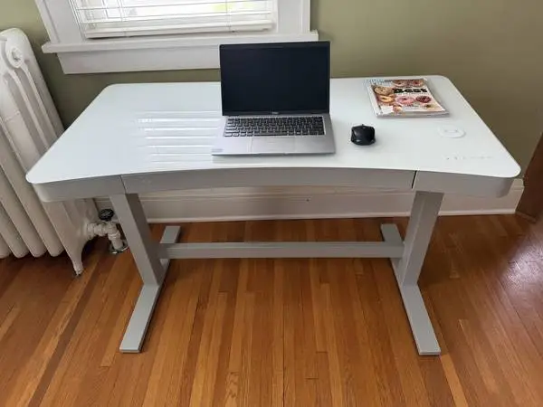 Adjustable Height Standing / Sitting Desk