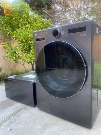 LG Ventless Washer/Dryer Combo All-in-One (5.0 cu.ft.) with Pedestal