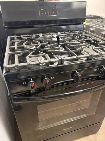GAS Black 5 Burner Frigidaire Stove