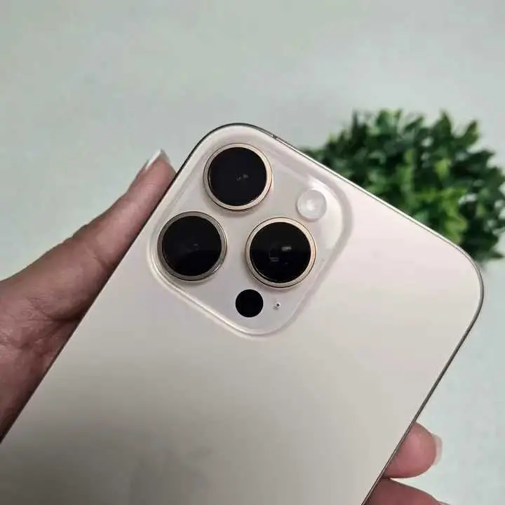 16 Pro Max — thumbnail 5