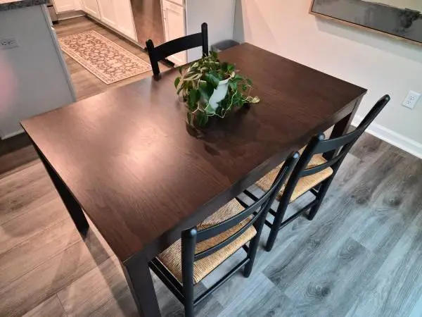 Table with 4 chairs