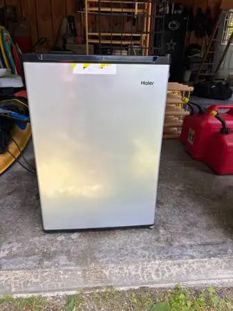 Mini fridge, 2.7 cubic ft