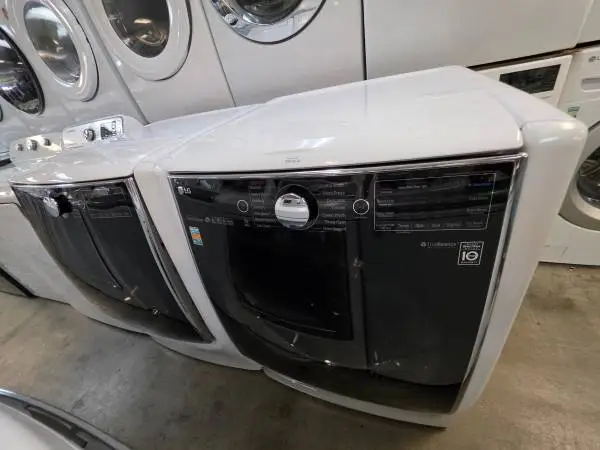 Lg 5.3 cu ft Steam white jumbo front load washer and gas dryer
