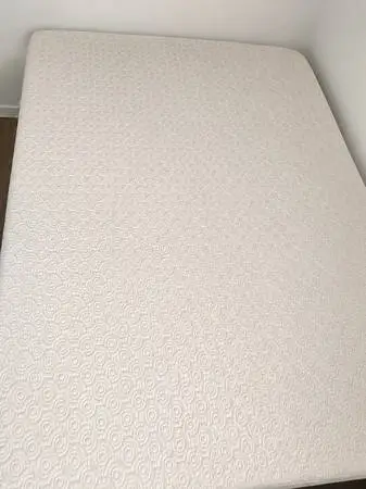 Queen size bed 3 drawers new mattress