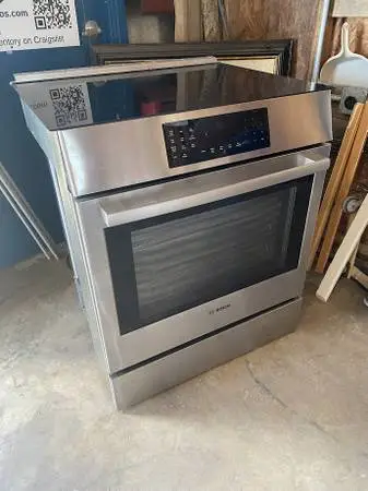 SS Bosch Slide In Induction Stove Convection Model #HIIP056U Used