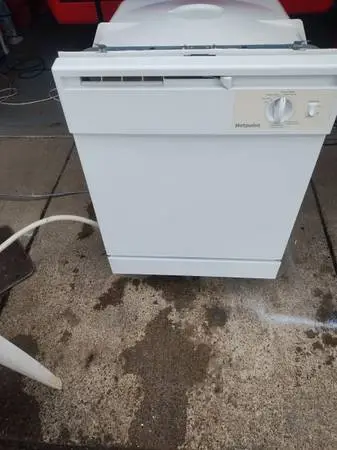 Hotpoint dishwasher works good