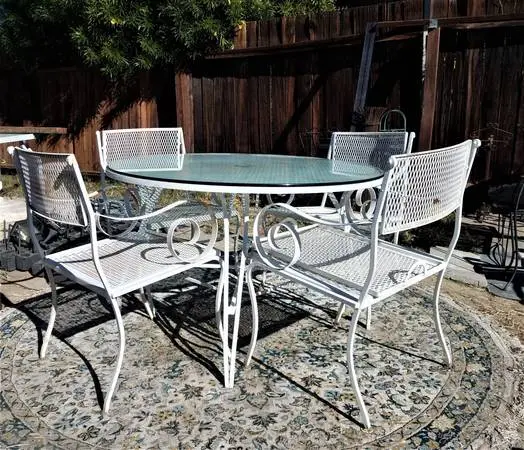Woodard 5 piece wire mesh table and chair set