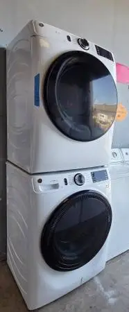 Like New GE washer and gas dryer set (Side by side or stacked)