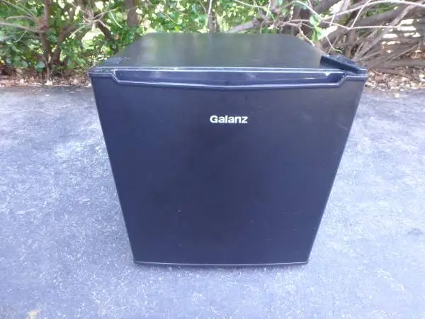 Mini Refrigerator - Camper / Dorm Size (Galanz); Delivery Possible