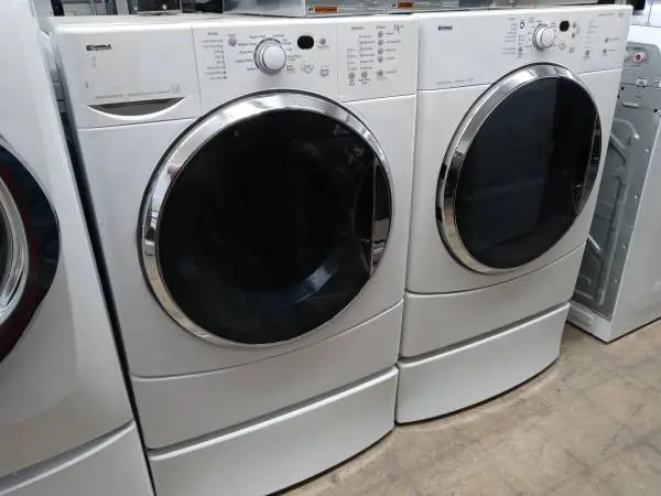 ★Kenmore HE2 front load washer and dryer set on pedestals