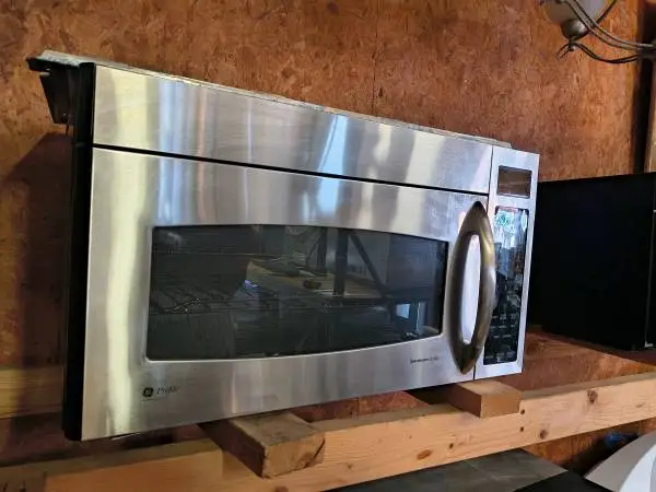 SS GE Microwave 1.8 Cu Ft Model # JVM1870SK01 Used Good Cond