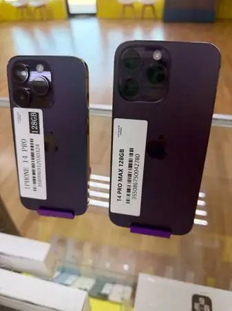 🔥 Completely Unlocked Phones starting at just $449! 📱  No contracts. No ca