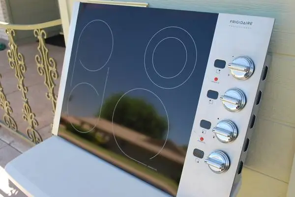 Electrolux by Frigidaire 30 4 Burner Stainless Steel with Bridge elem