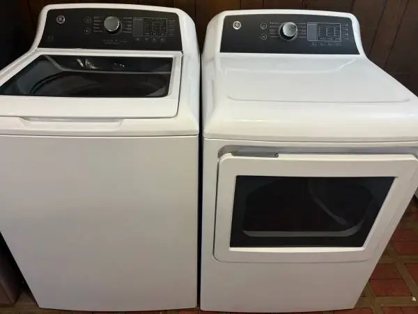 New ge extra large capacity 4.5 washer and matching 7.3 elect dryer